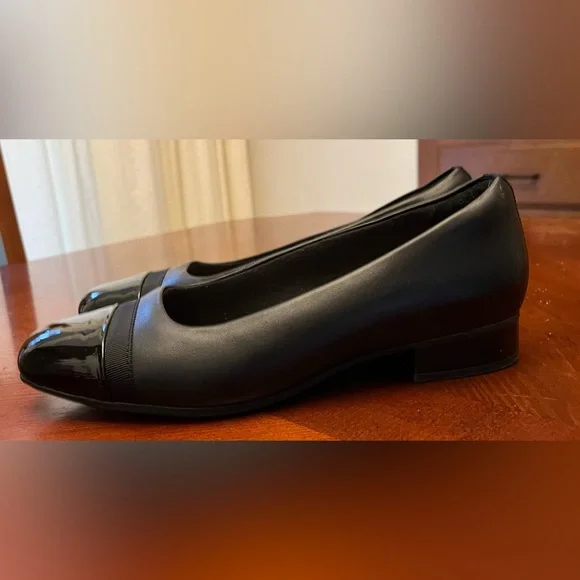 Clarks "Ultimate Comfort" low heeled ballet flats black leather Size 7.5 W - Picture 4 of 8